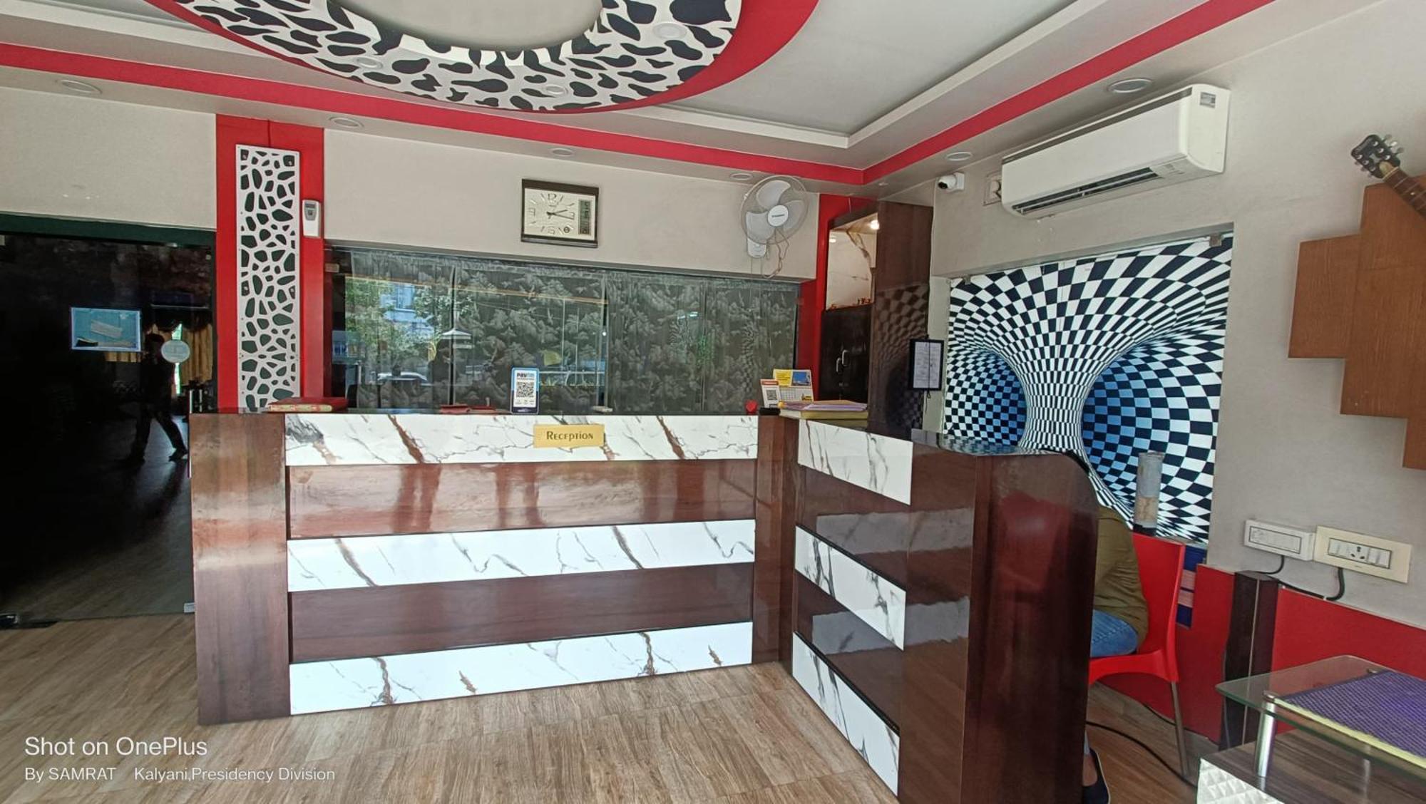 Trisplanet Hotel Kalyani Bagian luar foto