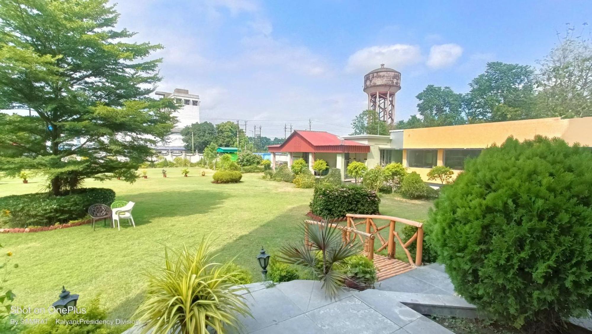 Trisplanet Hotel Kalyani Bagian luar foto